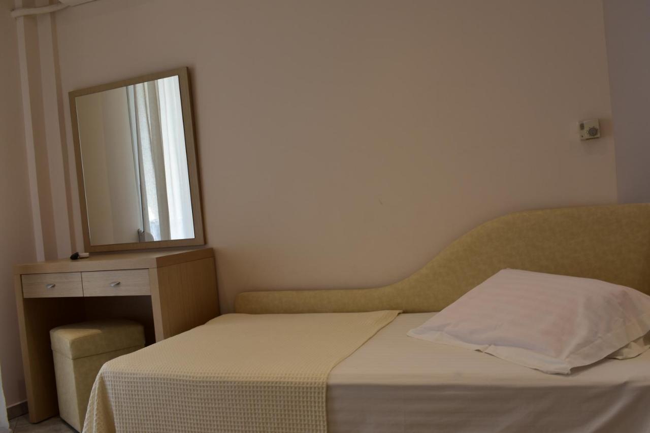 Marinis Boutique Rooms Nea Iraklitsa Eksteriør billede